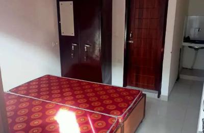 Box bad 6 feet almari plus geyser kitchen washroom attach