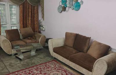 Independent house in model town east