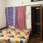 Sec 35 3rk me 1 room h For student girl 15kk Owner free Ready to mov