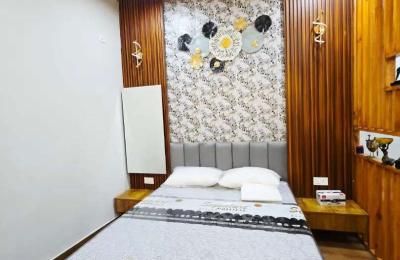 studio pre leasing and self user